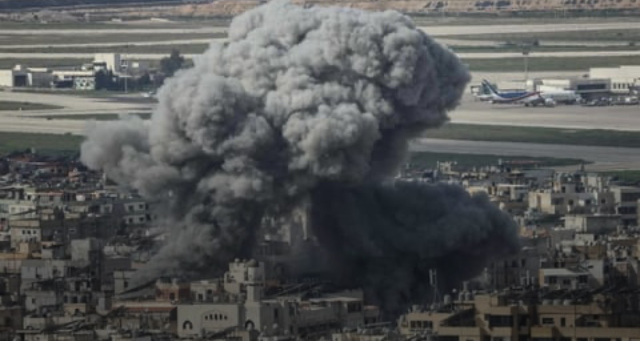 استهداف مبنى يؤوي عائلة نازحة... واستشهاد عميد