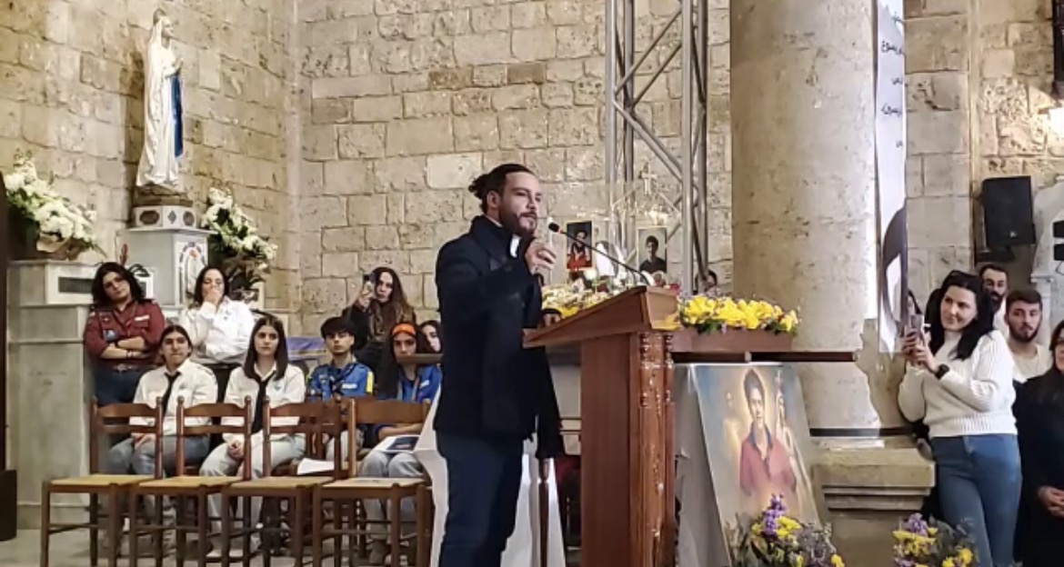 توافد للمؤمنين إلى كاتدرائية مار اسطفان في البترون للتبرك بذخائر كارلو أكوتس وتمديد عرضها يوماً إضافياً