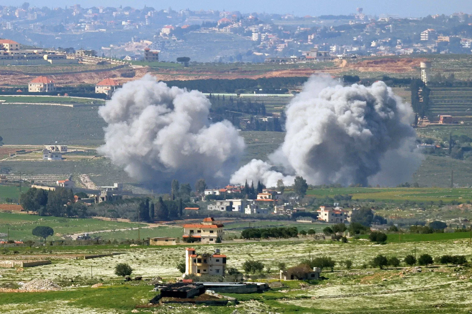 توغلات للجيش الإسرائيلي في نحو 15 نقطة داخل جنوب لبنان