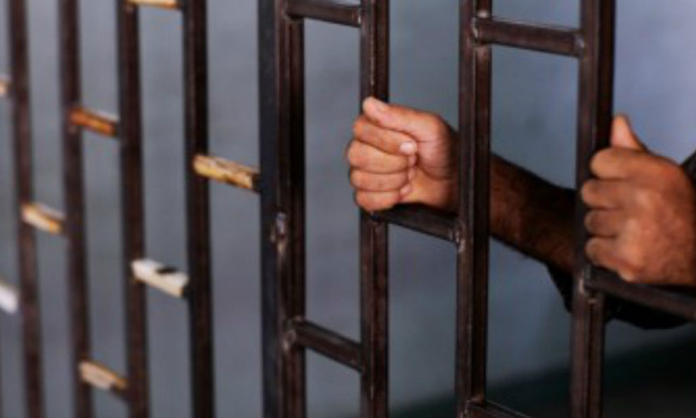 لجنة أهالي السجناء تحذّر من انفجار الأوضاع في السجون