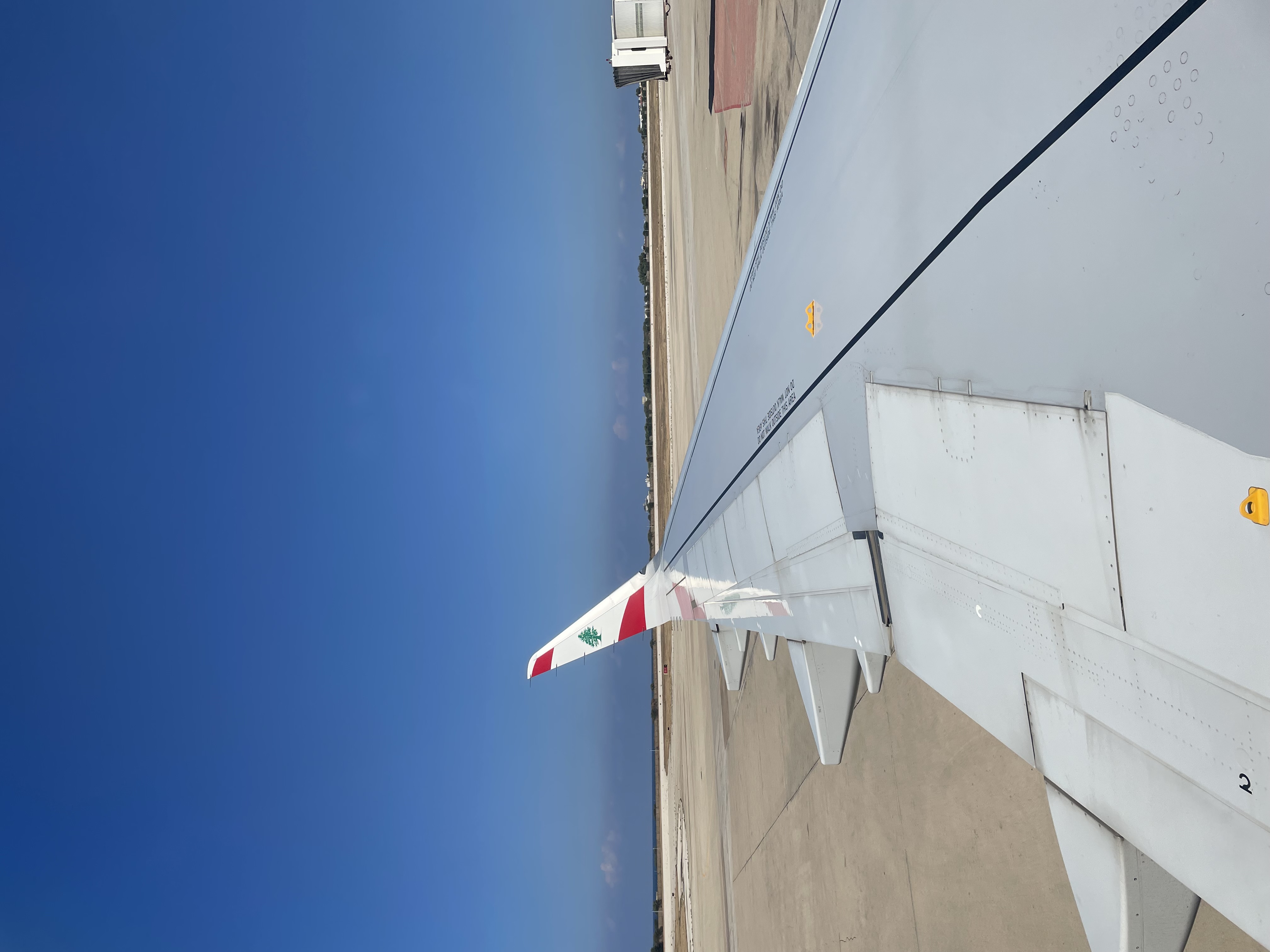 ما حقيقة توقف رحلات مطار بيروت؟