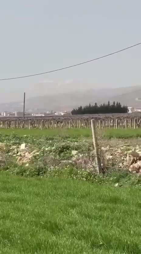 استهداف المبنى المهدد بالاخلاء في بلدة قصرنبا غربي بعلبك