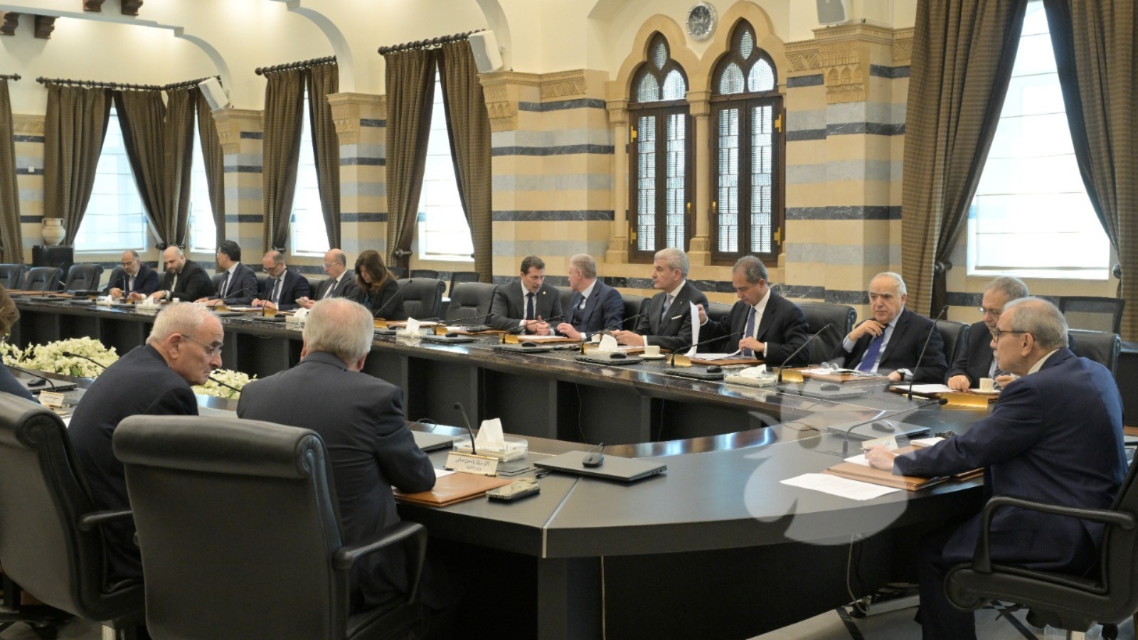 مجلس الوزراء: تأكيد الجهود الدبلوماسية لوقف الحرب واستدعاء معنيين في السفارة الإيرانية