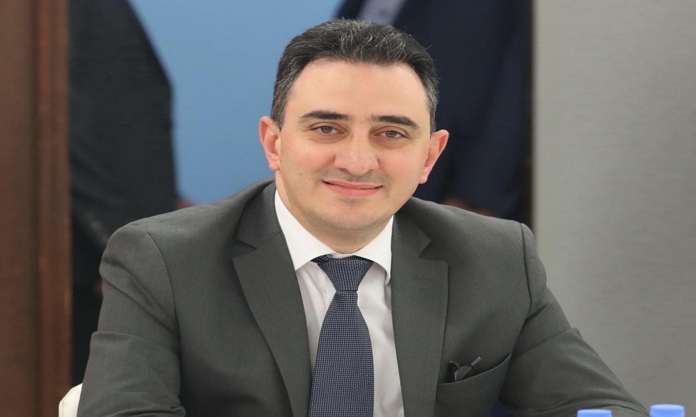 الحاج يزور بلدية برج حمود بعد الغارة على النبعة