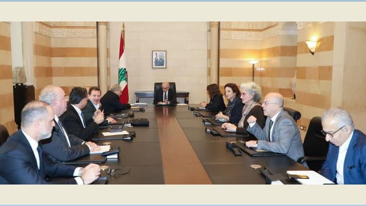 رئيس الحكومة يشدد على استمرار وتعزيز حضور الدولة في مراكز استضافة النازحين