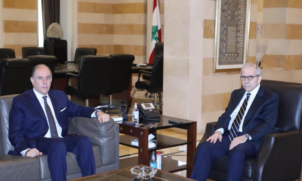 سلام بحث مع حاكم مصرف لبنان في تداعيات الحرب