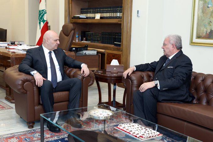 الرئيس عون عرض مع الوزير والنائب السابق نهاد المشنوق الأوضاع العامة في البلاد