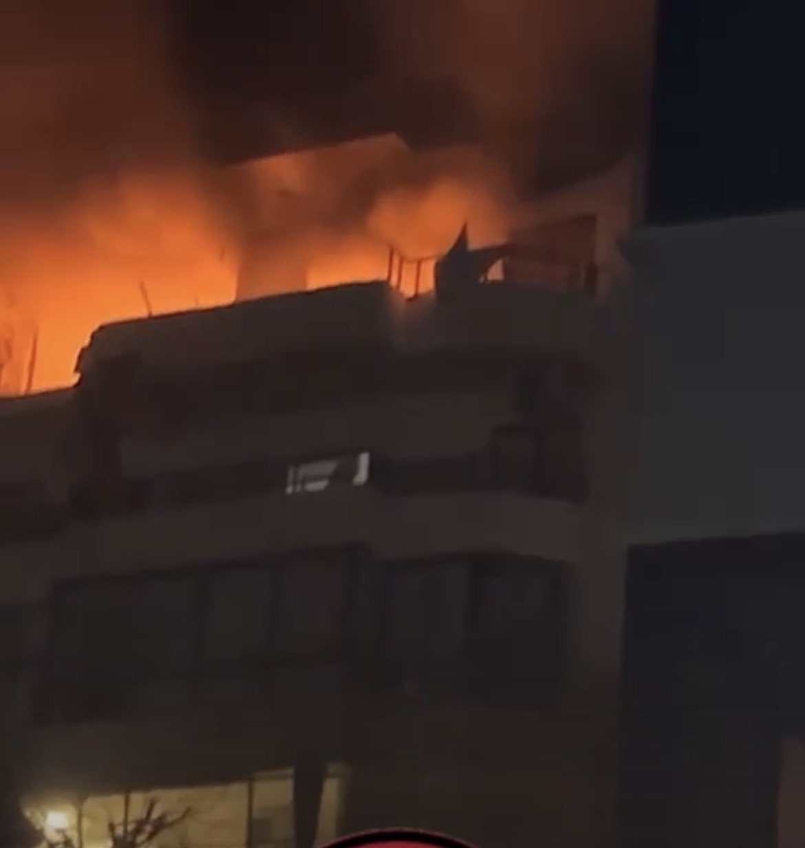 بالفيديو - إصابات في غارة  على شقة سكنية في شرحبيل قضاء صيدا