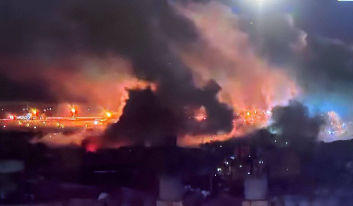 غارات عنيفة على محيط مطار بيروت