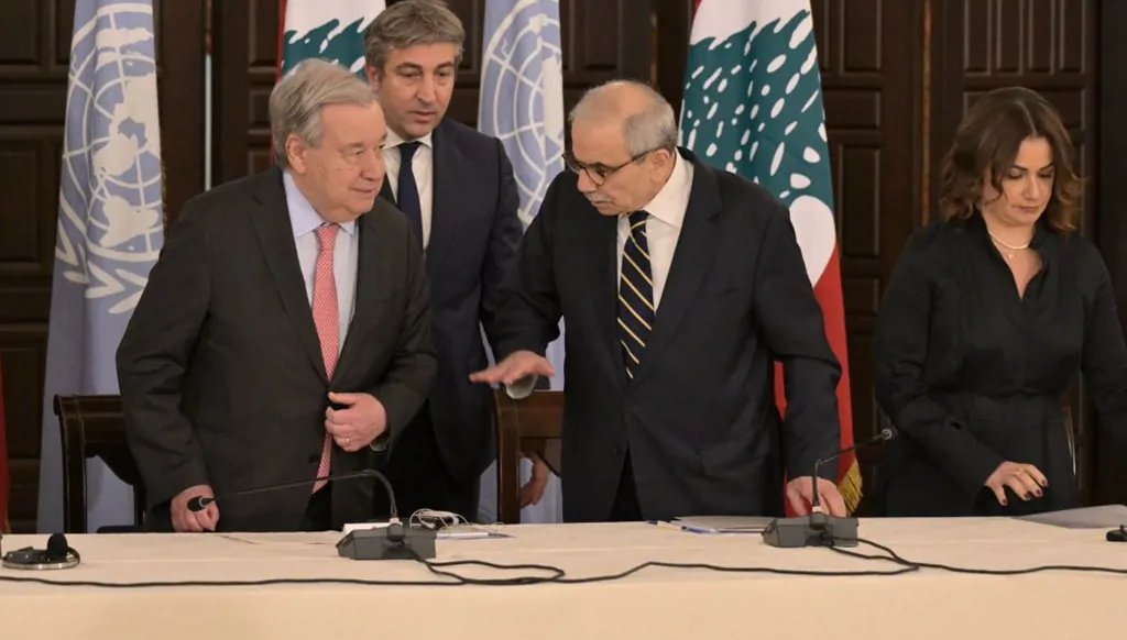 تحضيرات ناشطة للمفاوضات.. واتساع الدعم الدولي لخيارات الحكومة<br />
<br />
«الثنائي» بين الاشتراطات والرفض.. وصقور الإحتلال لحرب أشهر مع لبنان