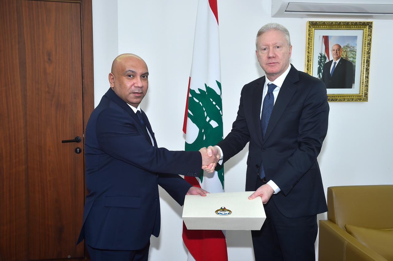 رجي يستقبل سفير الكويت ويتسلم مذكرة تطالب بقطع العلاقات مع ايران