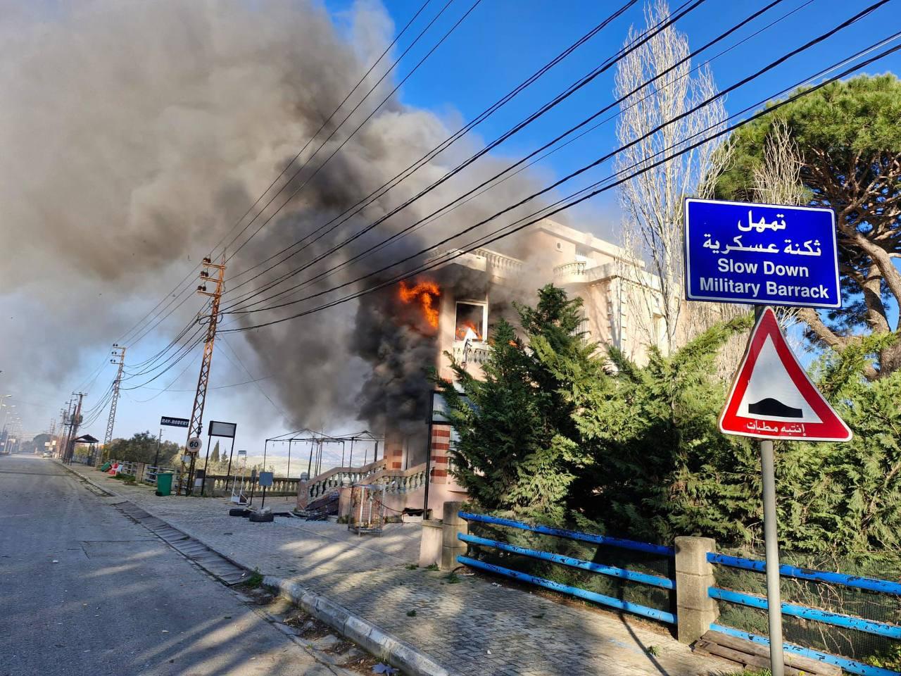 قصف مدفعي يستهدف محلات تجارية في جديدة مرجعيون