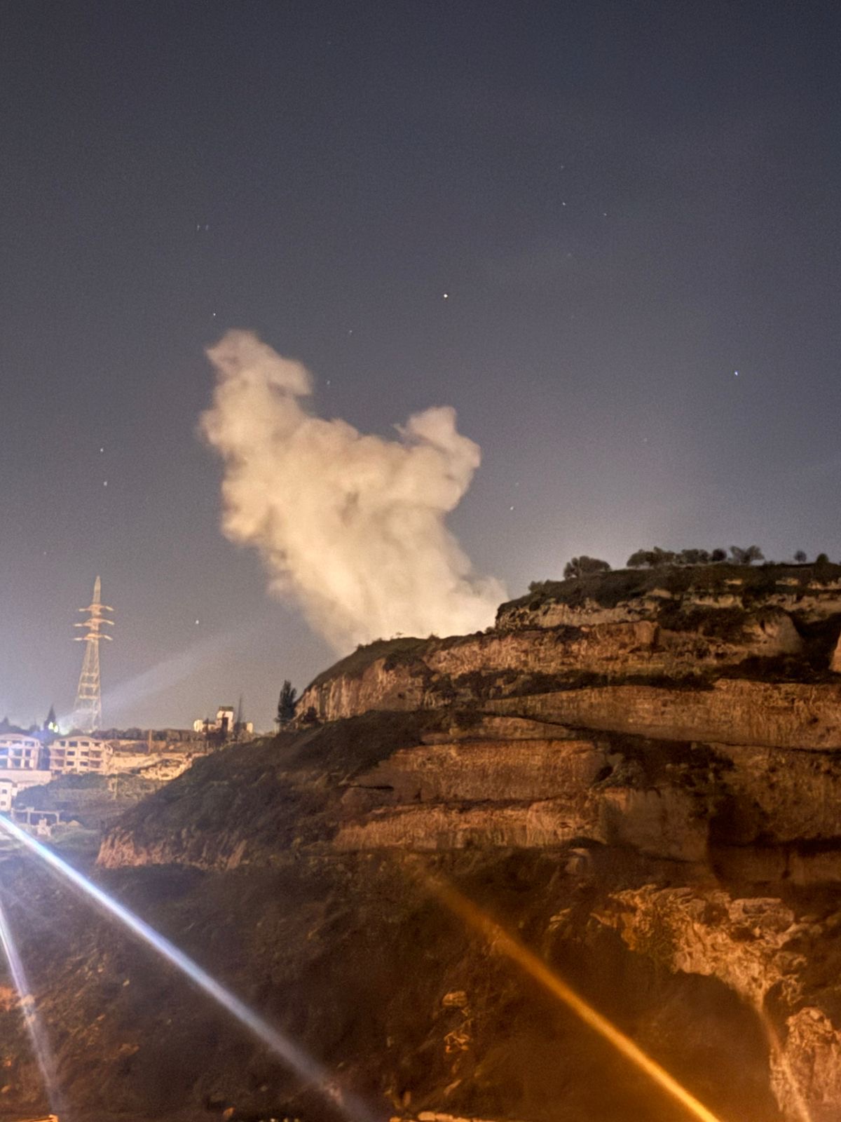 غارة على  مجمع حجازي على طريق قناريت