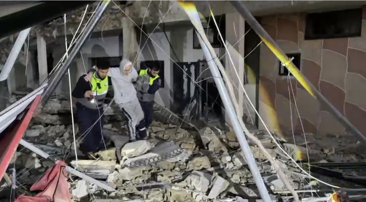 4 ضحايا في استهداف 4 منازل في  سحمر  وانقاذ عائلة في البرج الشمالي