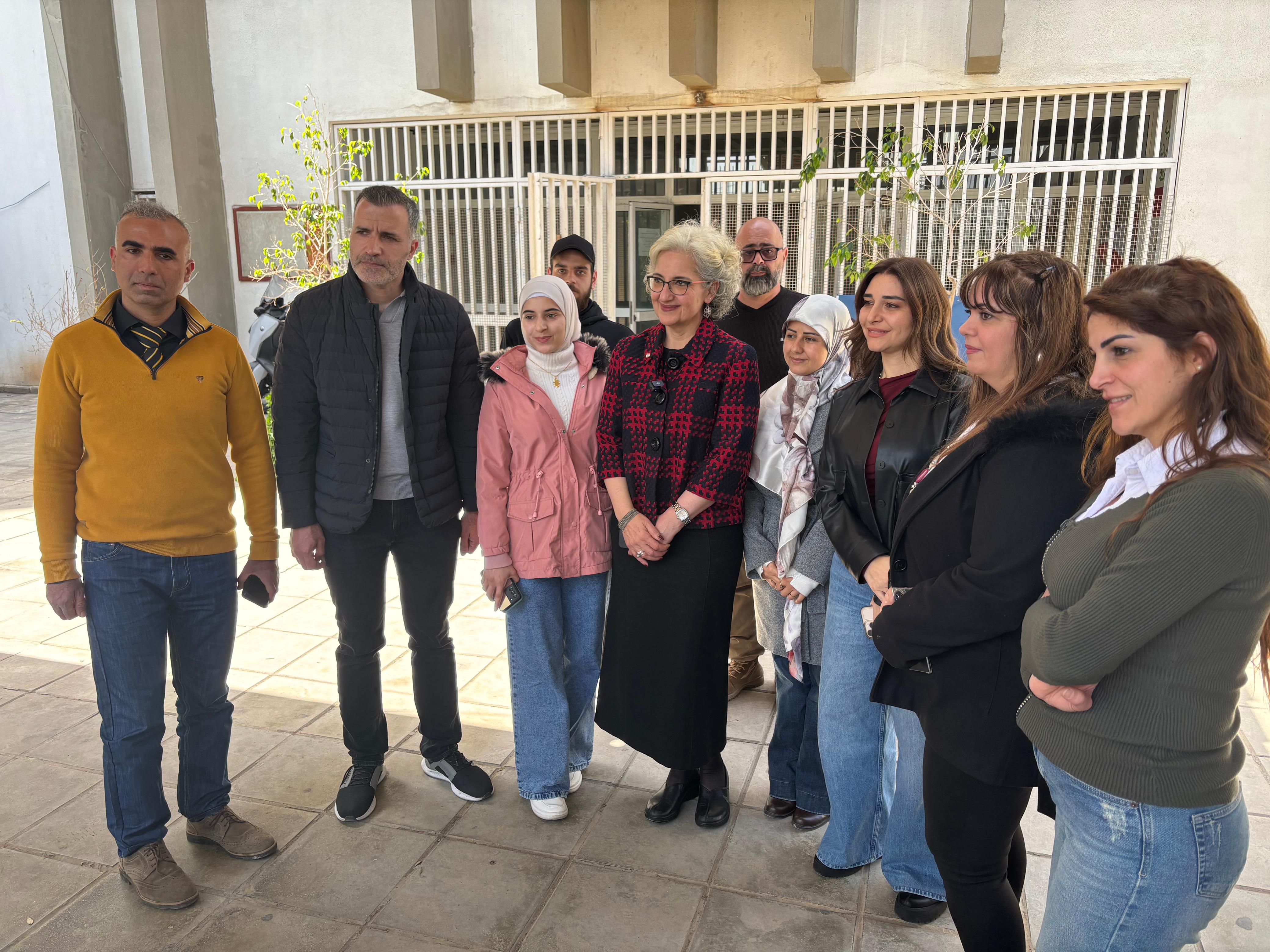 وزيرة التربية تزور مراكز الإيواء في ظل الحرب