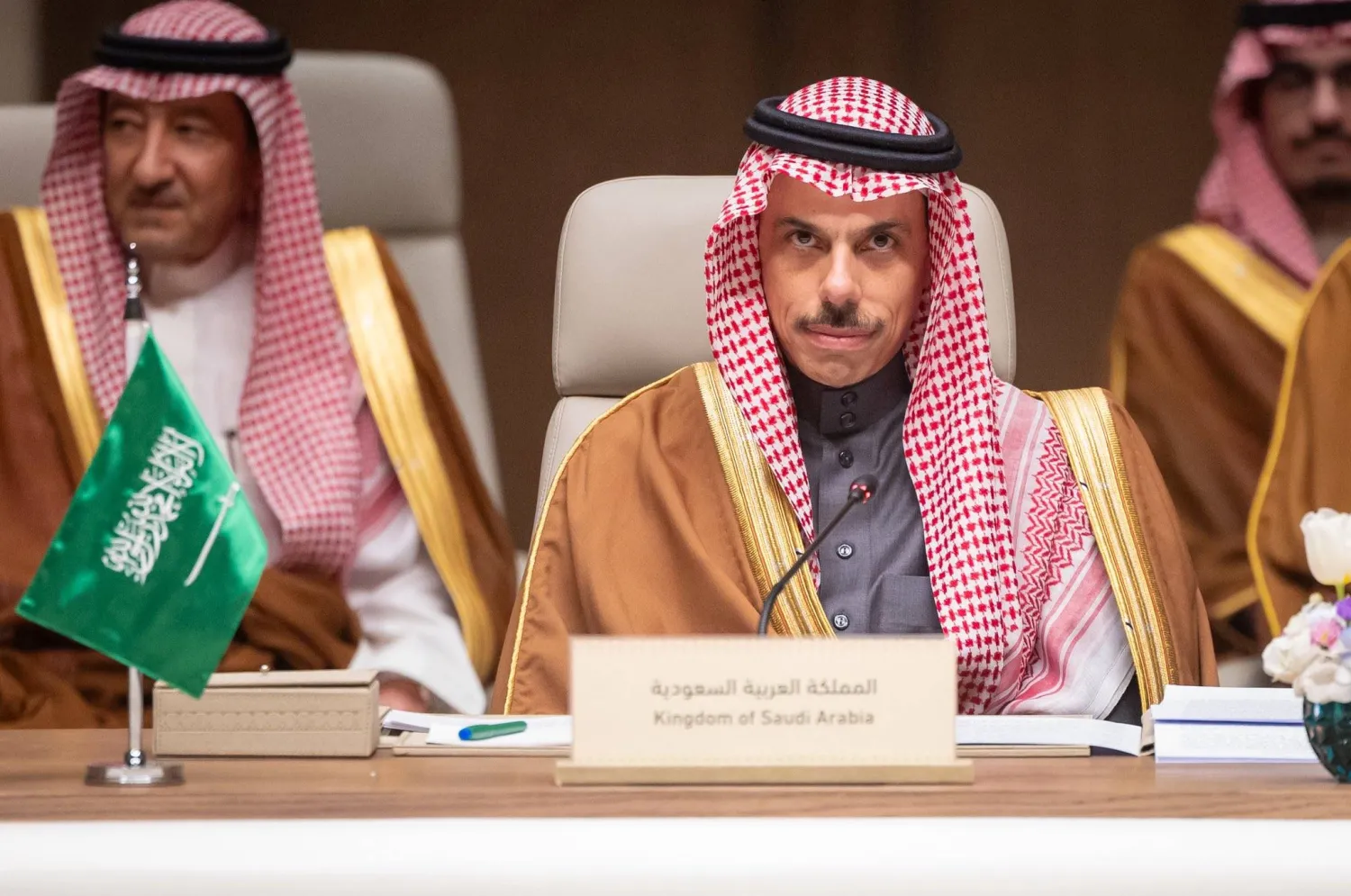 فيصل بن فرحان من الرياض: على إيران وقف اعتداءاتها فوراً… والتصعيد «سيكون له ثمن