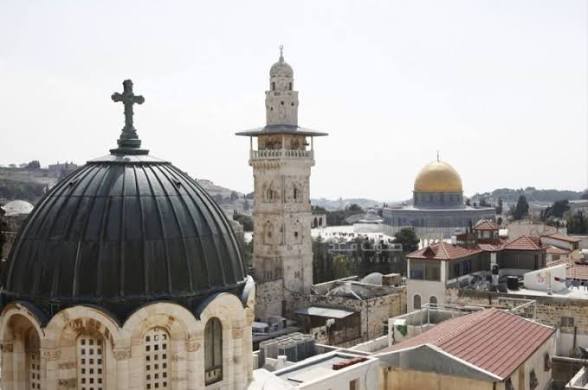 كنائس القدس تنفي إغلاق أبوابها: الصلوات مستمرة والتحذير من الشائعات