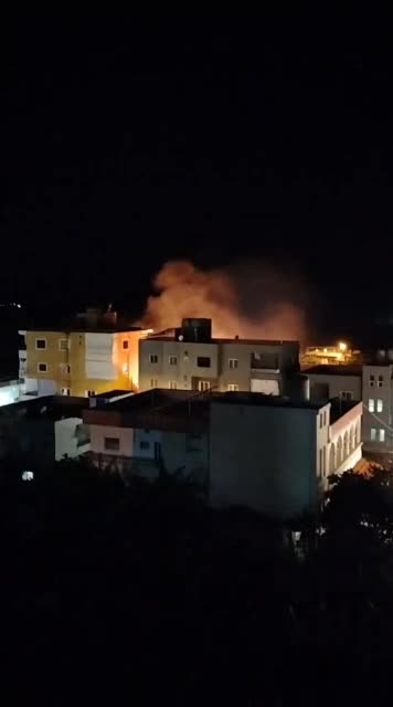 غارة تستهدف محطة الأمانة في البرغلية واندلاع حريق في المكان(فيديو)