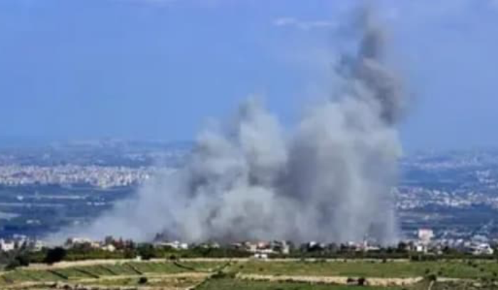 غارة استهدفت معملا لتصنيع الأحجار في بلدة محرونة