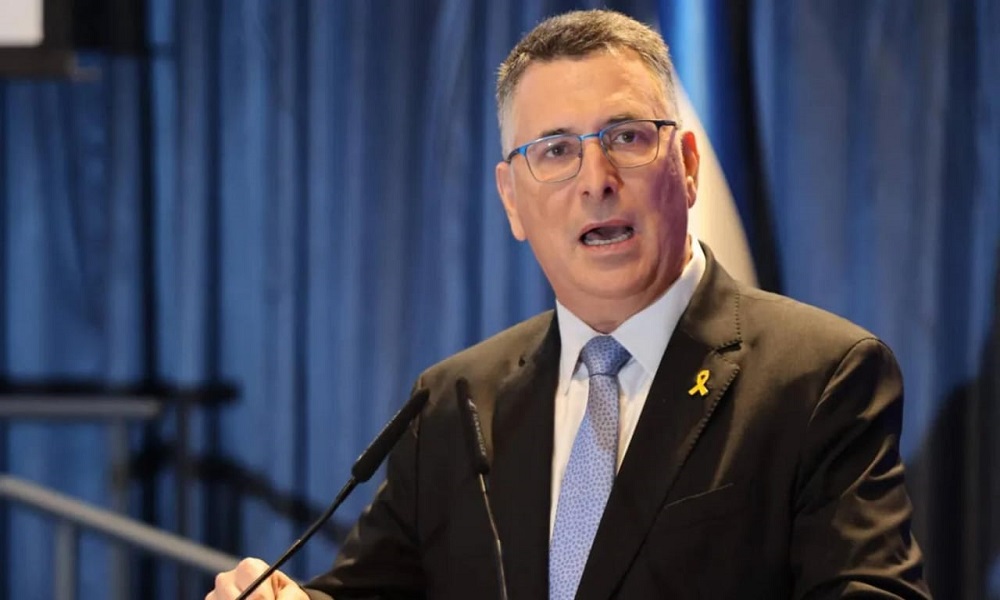 ساعر يرحب بقرار لبنان طرد السفير الإيراني