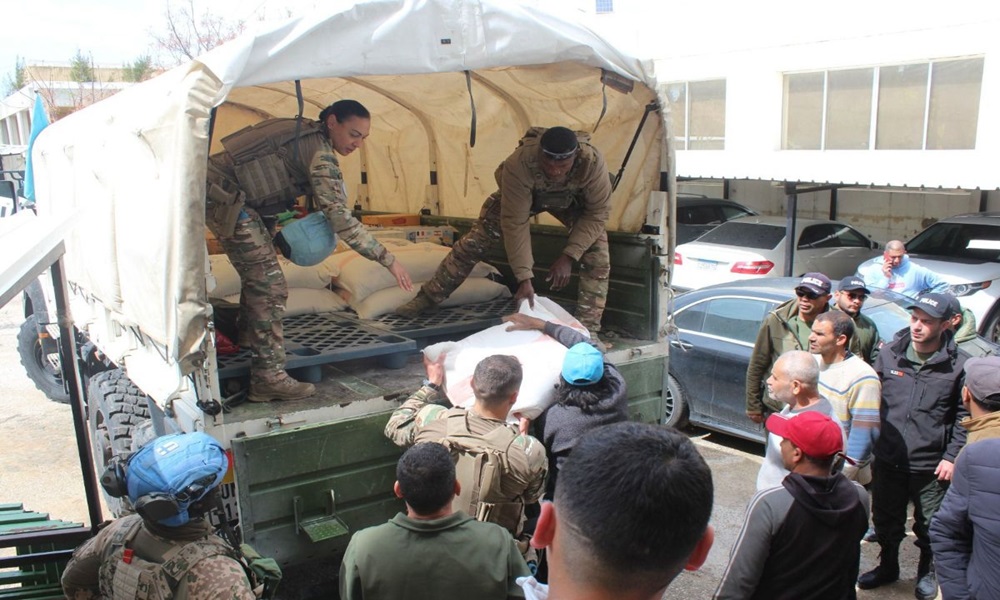 هبة فرنسية للنازحين في مراكز صور