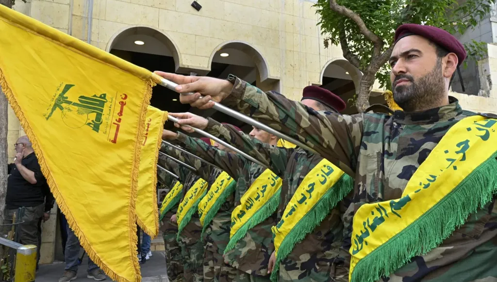 من يُحدّد مستقبل الحزب: إيران أو إسرائيل؟