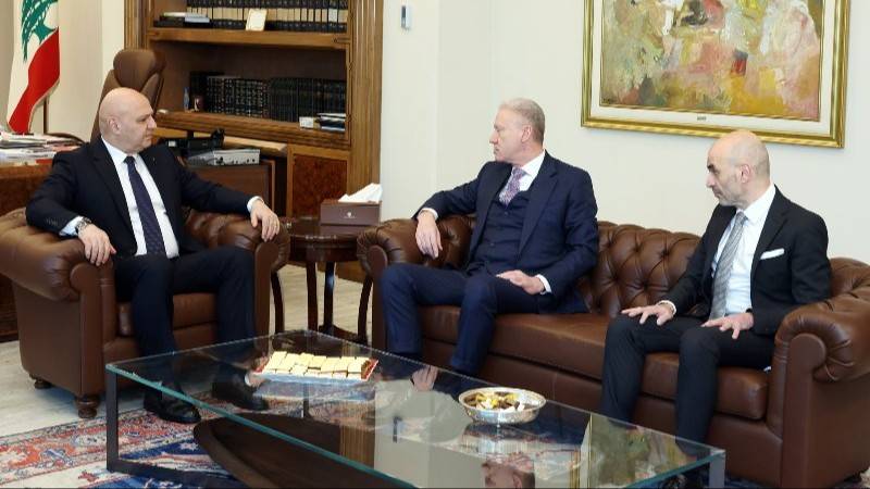 لبنان يطرد السفير الإيراني ولا يقطع العلاقات مع طهران
«الثنائي الشيعي» رفض القرار وأكد لـ«الشرق الأوسط»: لن يغادر