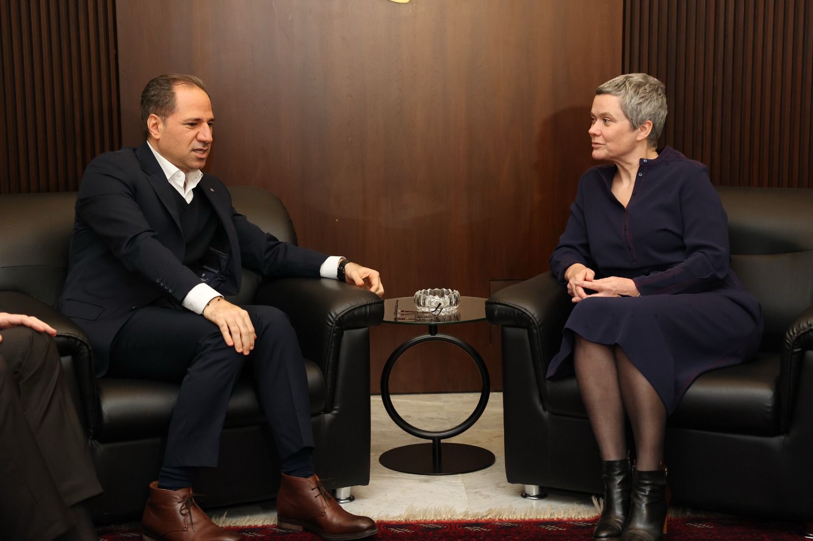 الجميّل يلتقي سفيرة الاتحاد الأوروبي: تطبيق قرارات الحكومة مدخل لاستعادة الثقة وتعزيز دعم الجيش اللبناني