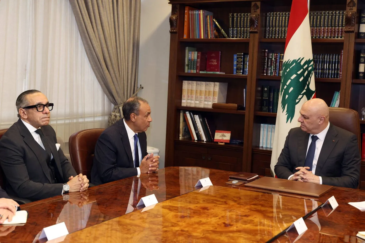 لبنان يتبلّغ بمعلومات مصرية عن «حرب إسرائيلية طويلة»
تل أبيب تزج بفرقة جديدة في عملياتها البرية