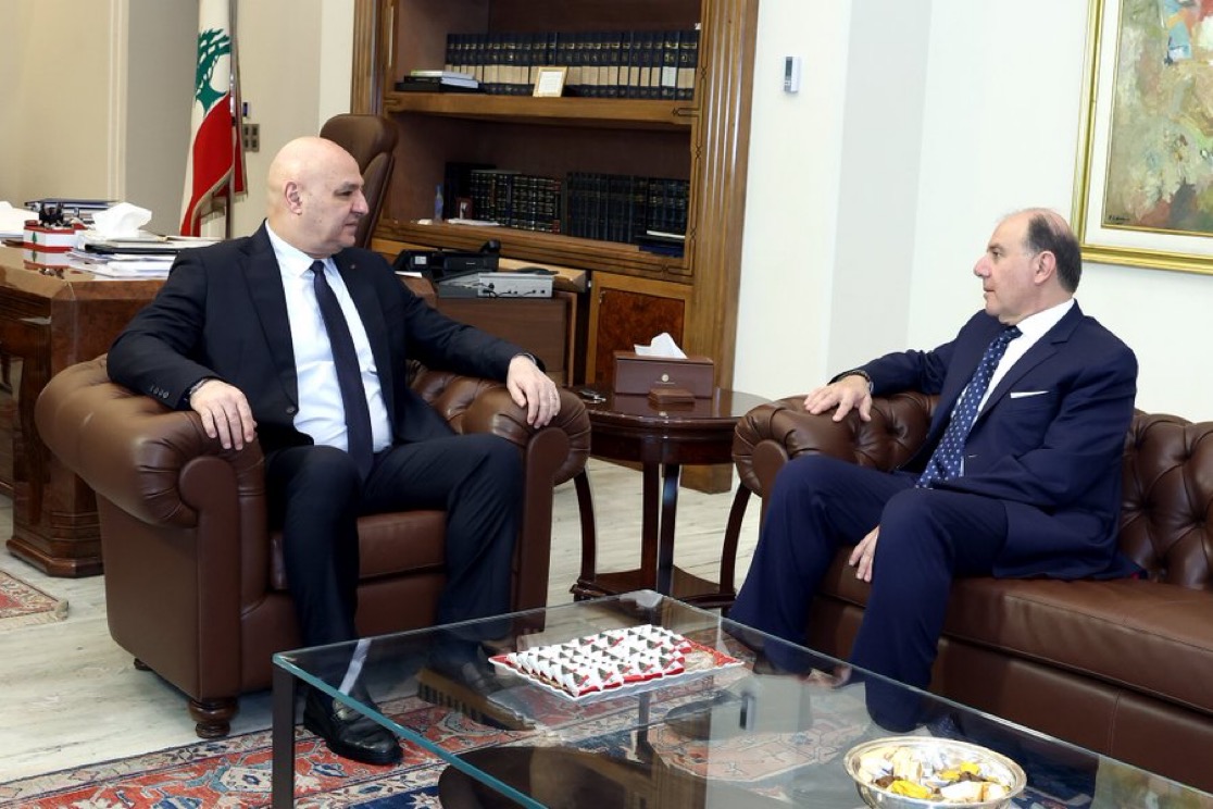 رئيس الجمهورية  يطلع على نتائج لقاءات حاكم مصرف لبنان في باريس ويؤكد أهمية التنسيق الدولي