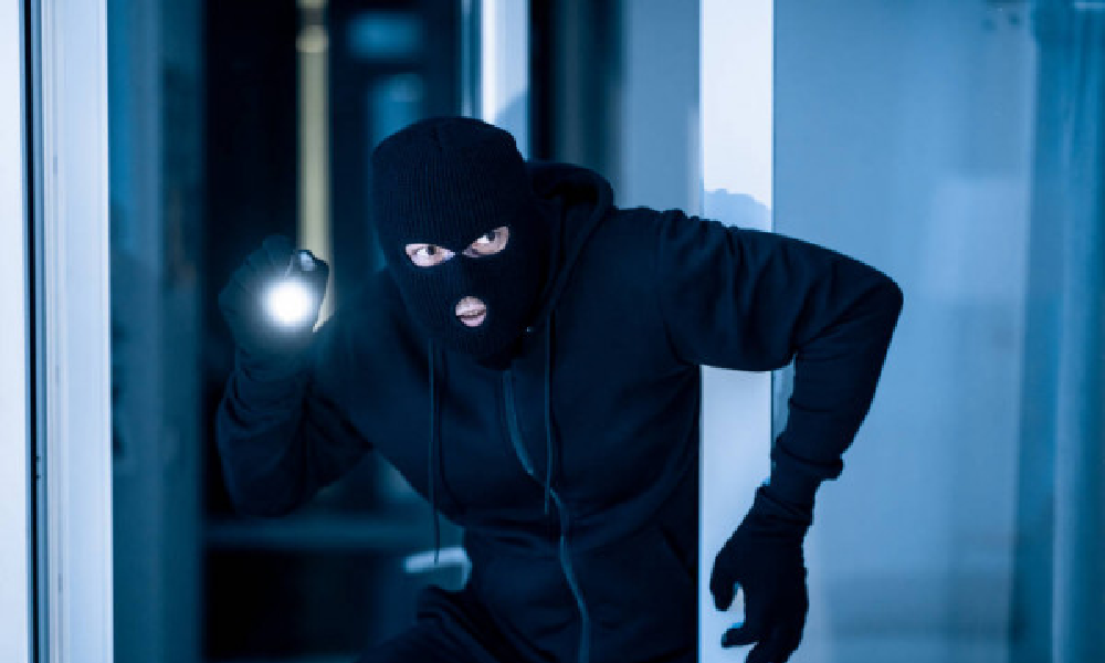 سطو مسلّح في زغرتا: سرقة 50 ألف دولار وسيارة!