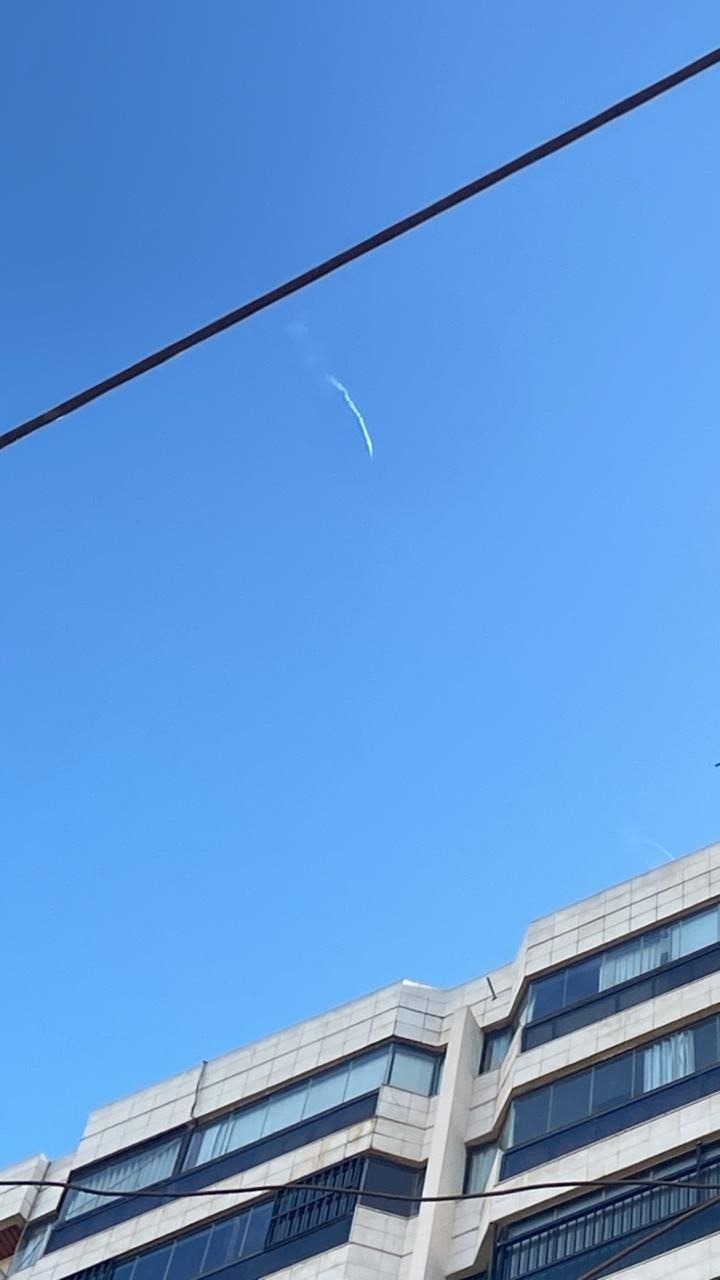 الطيران الحربي ألقى بالونات حرارية فوق بيروت