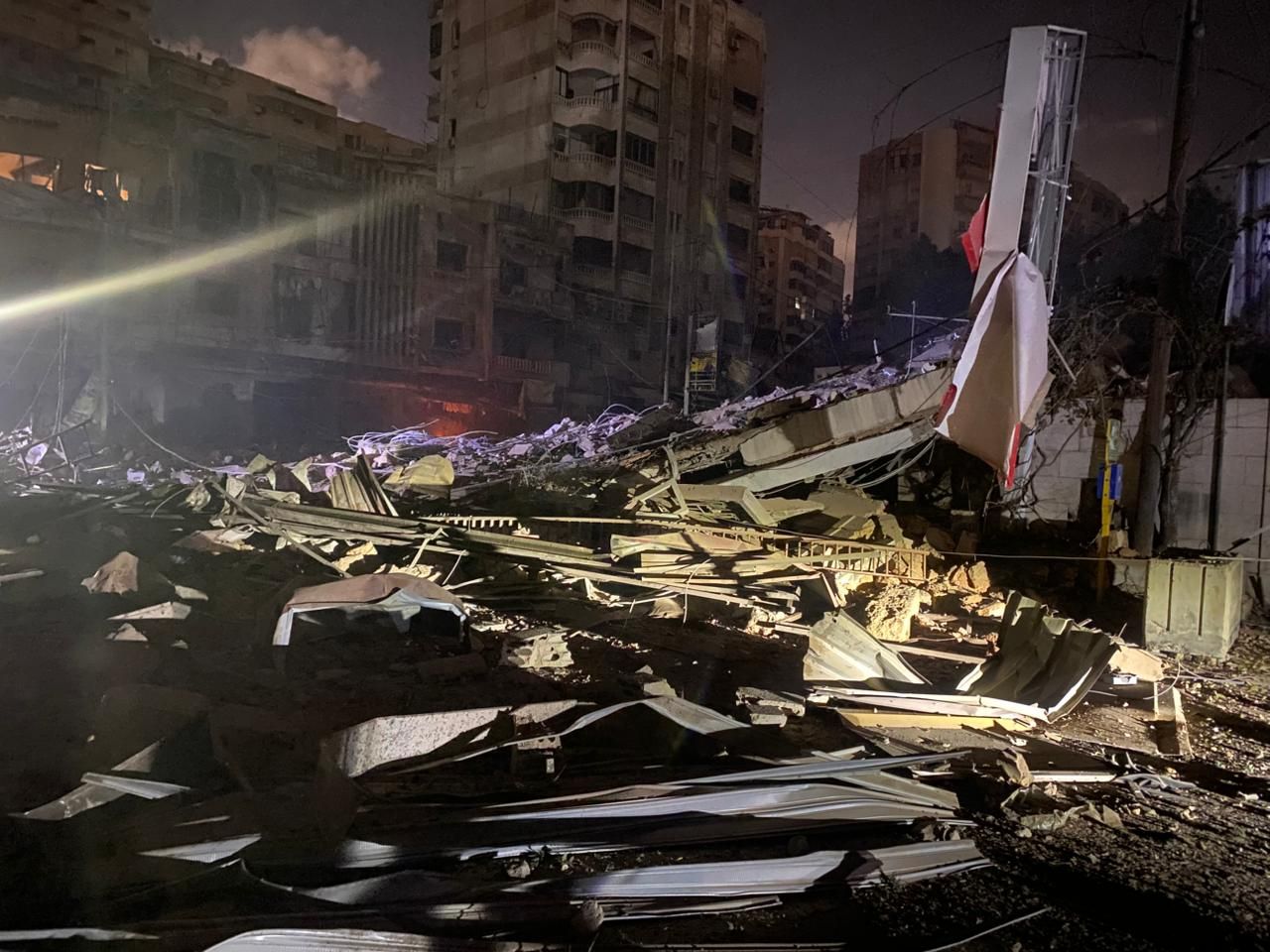 الحرب إلى شهر آخر: الإتفاق حول جنوب الليطاني يعادل الإتفاق الإيراني - الأميركي<br />
عون وسلام لرفع لبنان عن اللائحة الرمادية.. واتصال بين برِّي وعرقجي