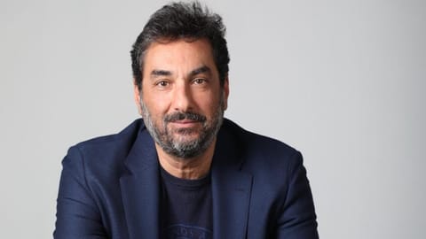 الصادق: لطرد كلّ البعثة الإيرانية في لبنان وإقفال السفارة