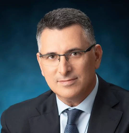 ساعر:  السفير الإيراني ما زال يحتسي قهوته في بيروت برغم إعلان الخارجية اللبنانية أنه شخص غير مرغوب فيه