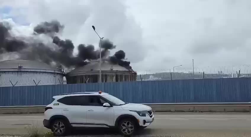 بالفيديو: إصابة مصفاة تكرير البترول في حيفا