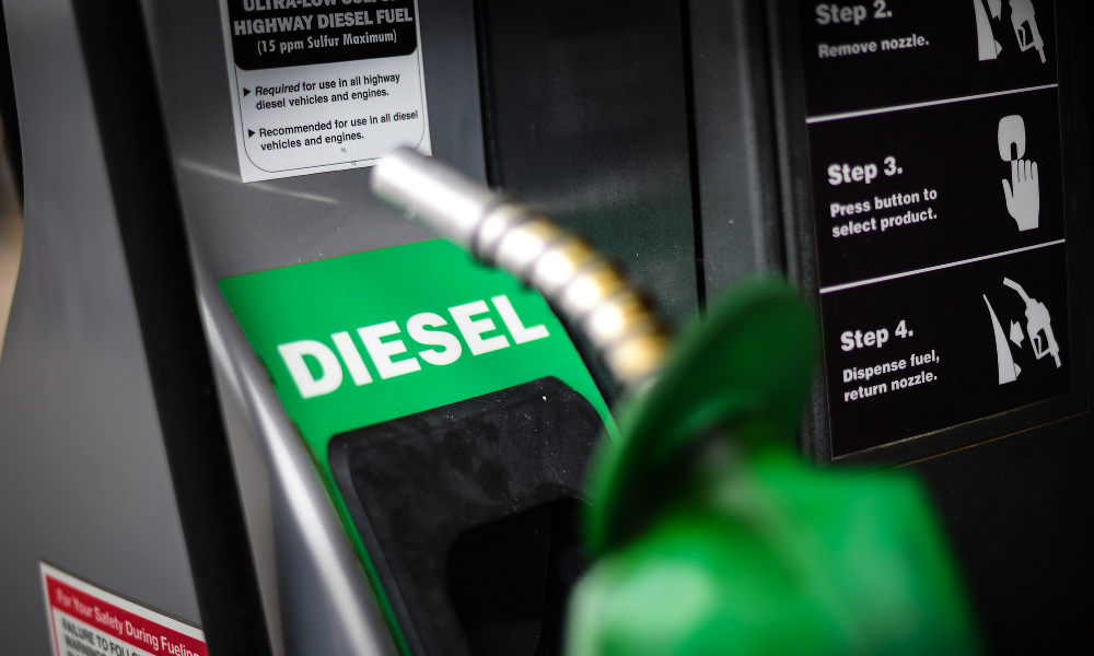 عملية غشّ خلال تعبئة المازوت في مركز إيواء… والحجار يتحرّك