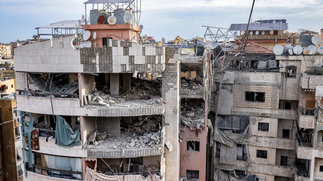 تهديد إسرائيلي لبرِّي بتهجير صور.. واعتداءات مشبوهة على «اليونيفيل» والجيش<br />
عون: لا خوف على السلم الأهلي.. وسلام يشيد بصمود البلدات الجنوبية لإسقاط «المنطقة العازلة»