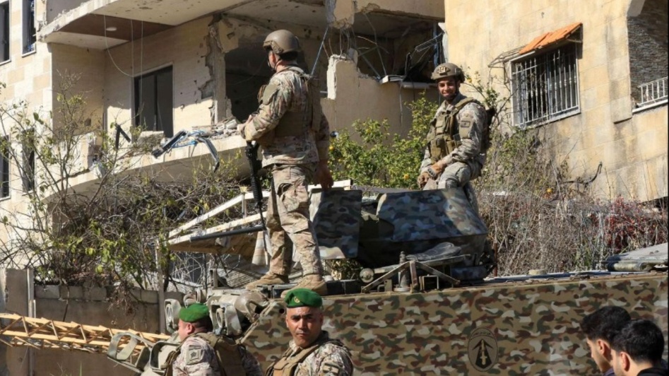 عون يلاقي جنبلاط في الدعوة إلى منع الفتنة.. الجيش يدفع ضريبة الدم مجدداً