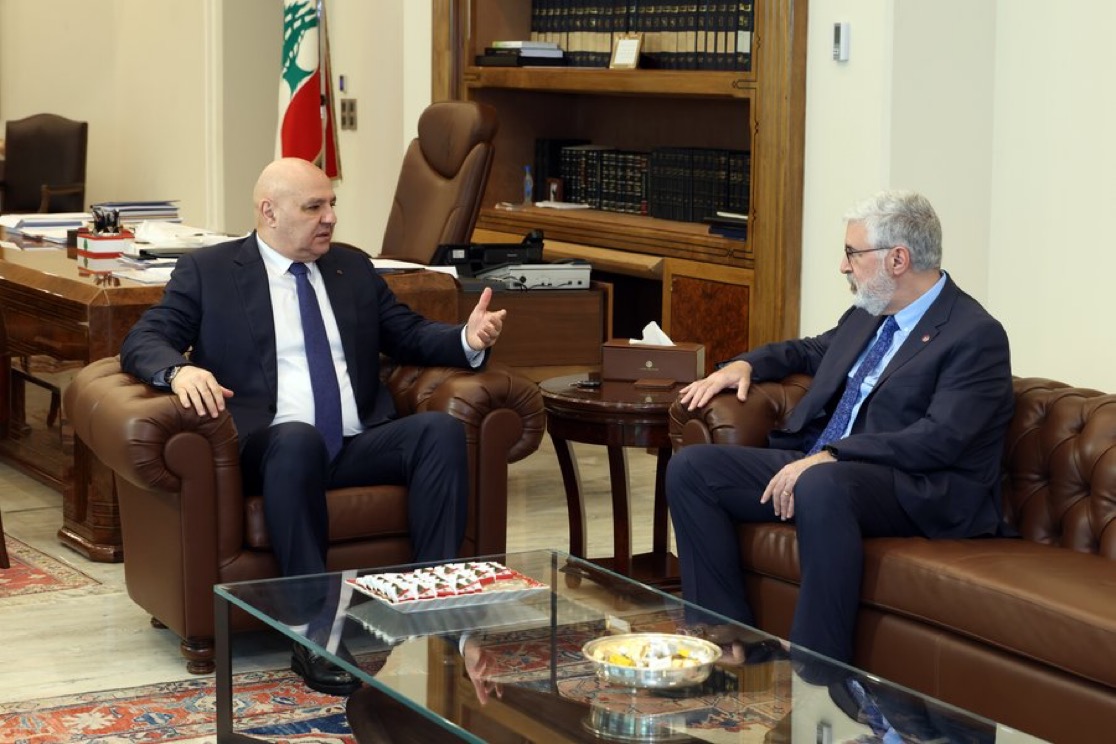 الرئيس عون يؤكد لرئيس الجامعة الأميركية: أمن المؤسسات التربوية أولوية