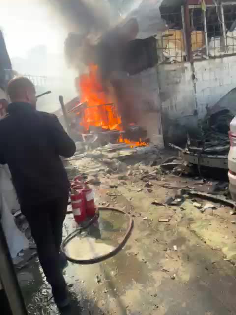 الجيش الاسرائيلي: حريق في بتاح تكفا إثر سقوط شظايا صاروخ إيراني