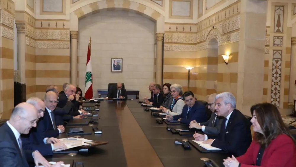 اجتماع في السّراي لمتابعة حاجات النازحين