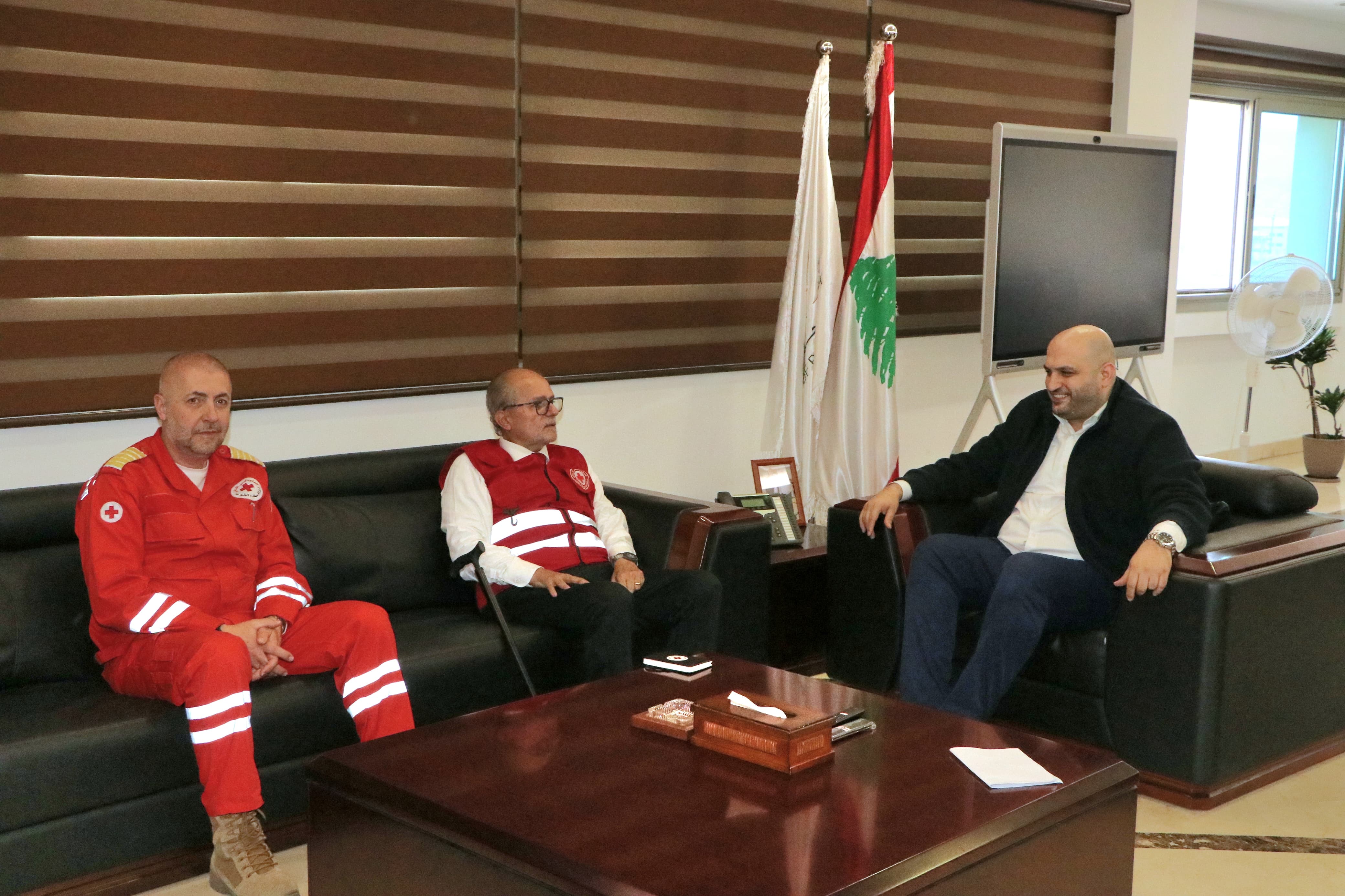 وزير الصحة بحث مع الصليب الأحمر الاعتداءات على القطاع الطبي جنوباً: تأكيد الشراكة ودعوة لوقف الانتهاكات