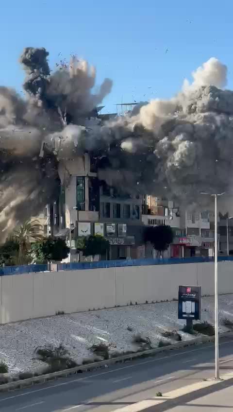 بالفيديو: غارة على المبنى المهدد في الغبيري