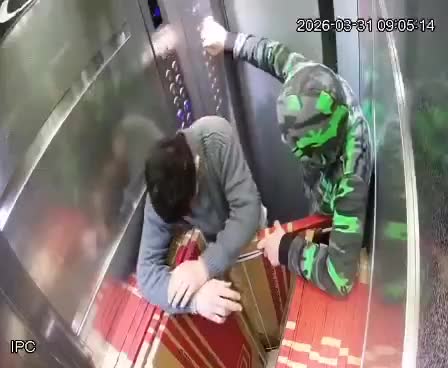 إصابة شابين إثر سقوط مصعد في أحد مباني بيروت