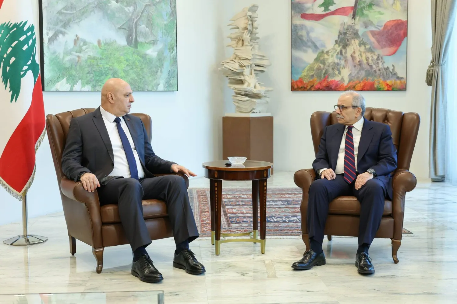 تحرك لبناني نحو تدخلات دولية تخرج مساعي وقف النار من الجمود<br />
«إطفاء» أزمة السفير الإيراني يعيد الحرارة للاتصالات الرئاسية