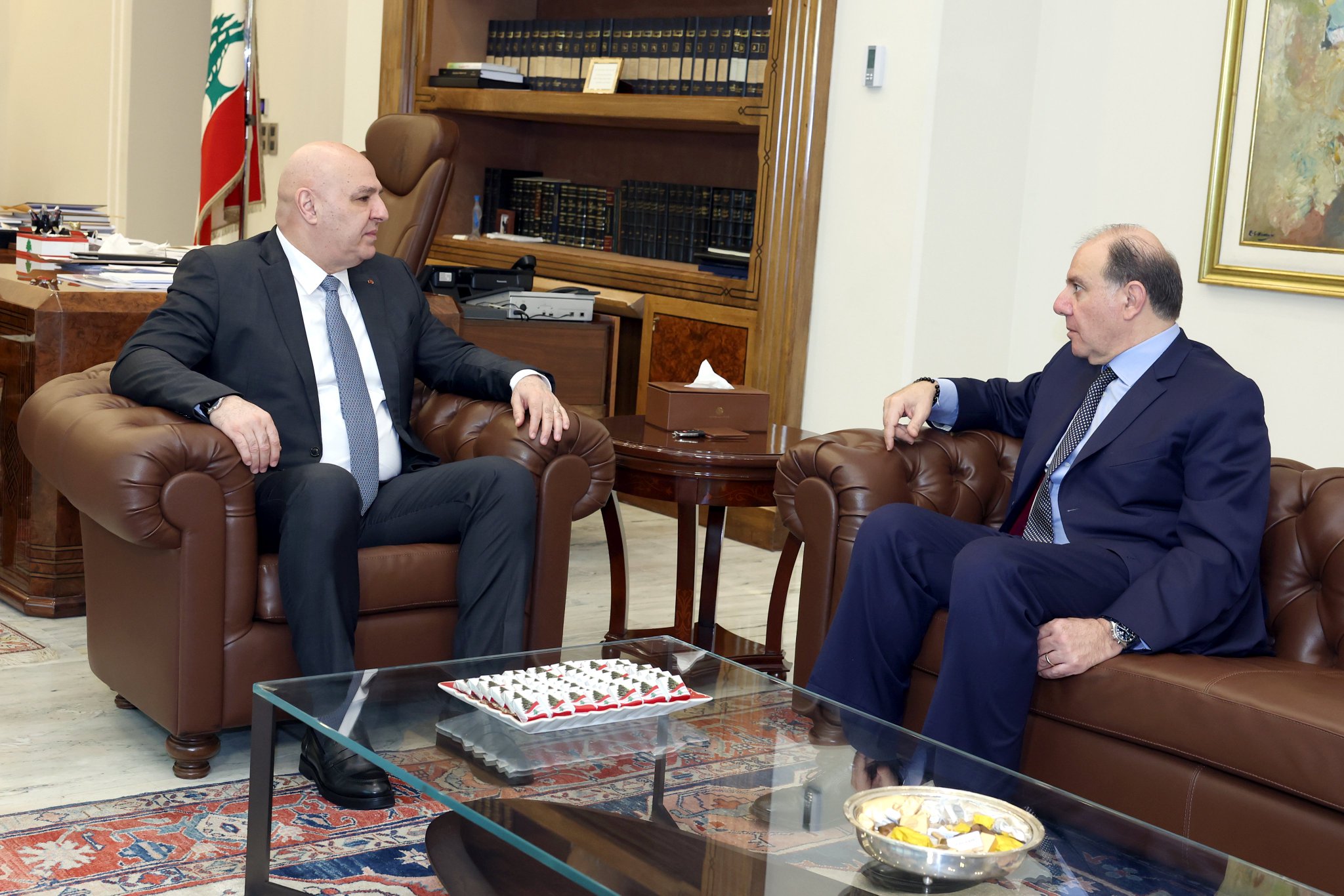 الرئيس عون بحث مع حاكم مصرف لبنان الأوضاع المالية