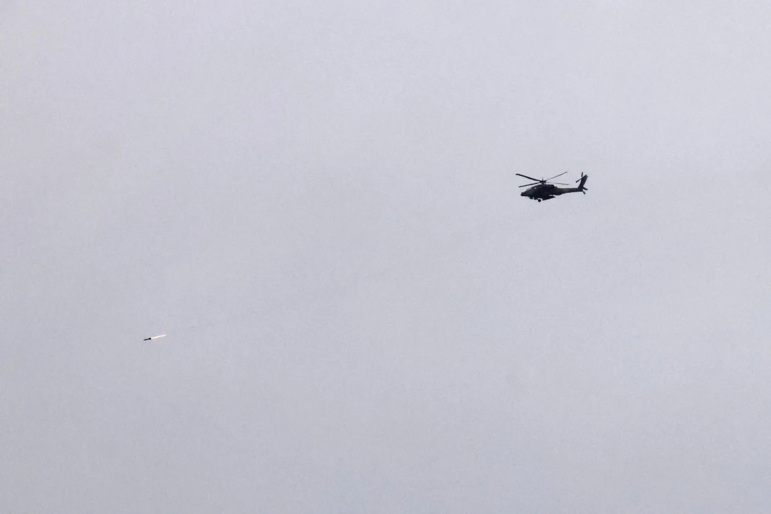 «حزب الله» اللبناني «يخاطب جمهوره» بإعلانه استخدام صواريخ أرض - جو<br />
فعاليتها محصورة بالمسيّرات في ظل سيطرة إسرائيلية على الأجواء