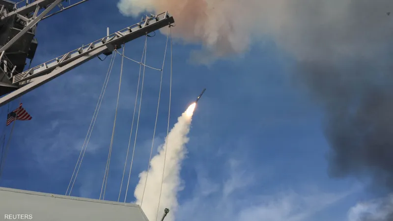 غارات إسرائيلية على بلدات عدة وصواريخ حزب الله تُطلق صفارات الإنذار في الجليل