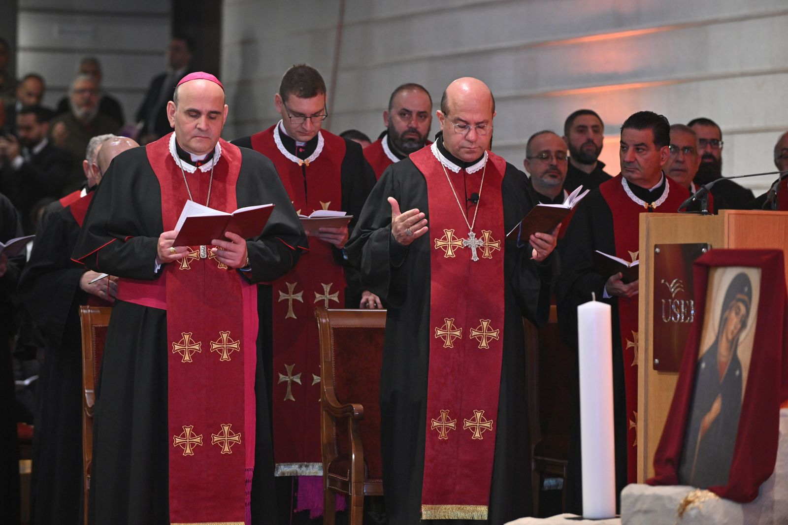 محفوظ ترأس رتبة سجدة الصليب في حضور رئيس الجمهورية: لبنان أُرهق من الحروب والسلام يمرّ عبر الدولة ووحدة اللبنانيين